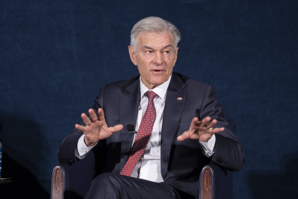February 2, 2026 - Washington, DC, USA: Healthsperien Action for Progress transforming behavioral health conference at the National Press Club, with HHS Secretary Robert F. Kennedy, Jr., and CMS Administrator Mehmet Oz.  Photo by Ian Wagreich / © CapitolHillPhoto.com